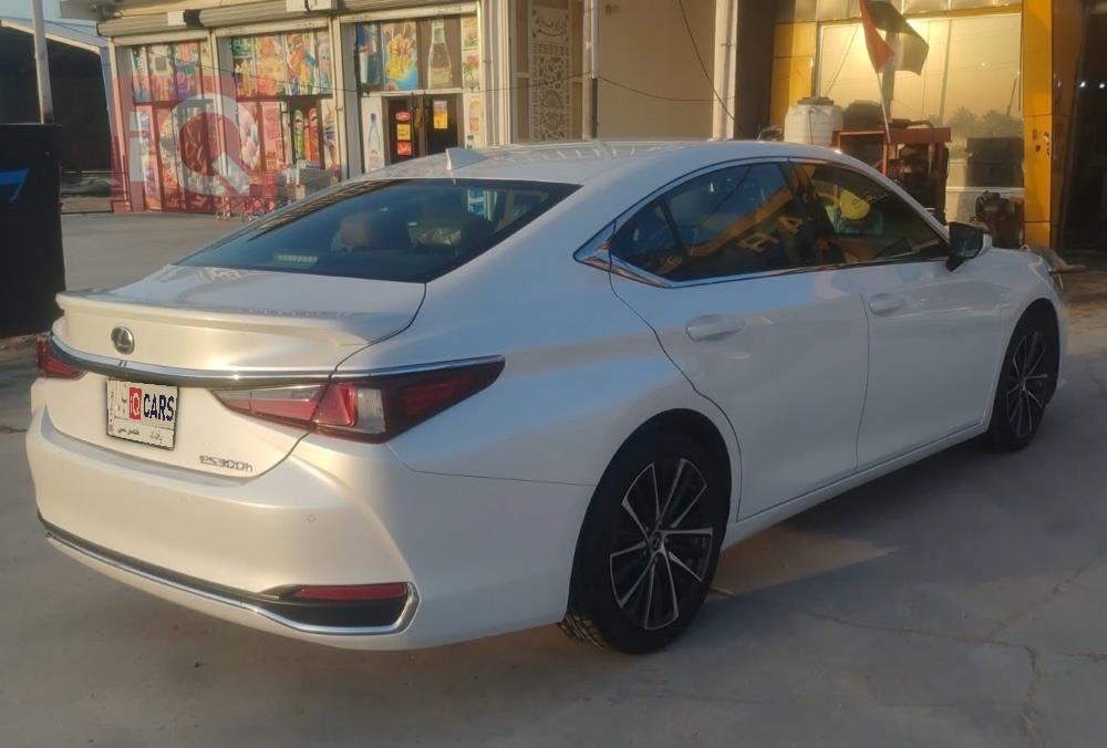 Lexus ES
